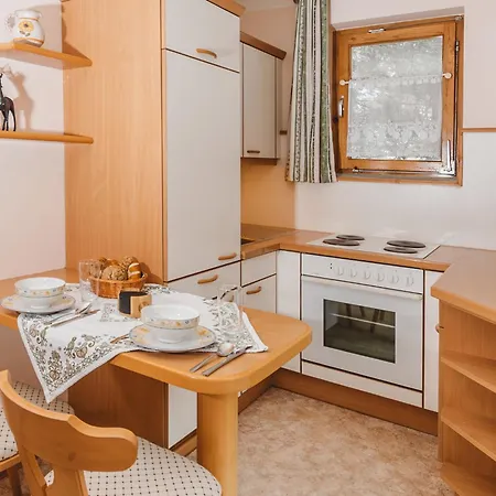 Lejlighed Haus Koetschach-3 By Interhome