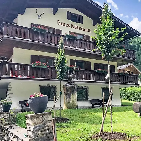 Haus Koetschach-3 By Interhome Lejlighed *