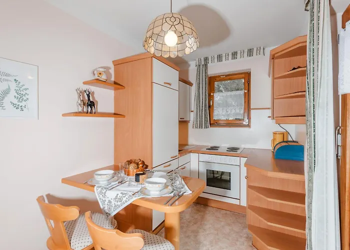 شقة Haus Koetschach-3 By Interhome