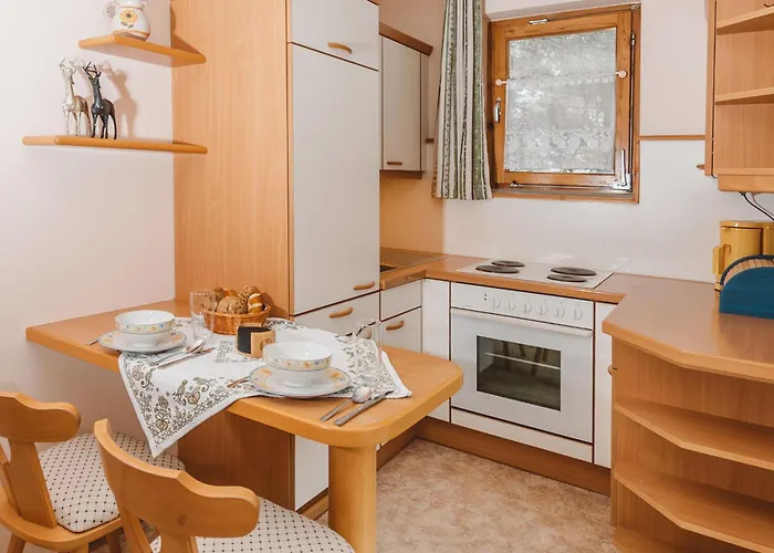 شقة Haus Koetschach-3 By Interhome